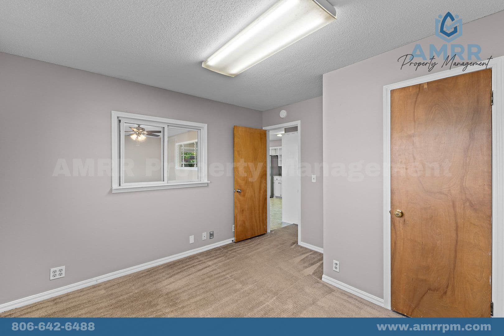 Gentry House: 141 W Main St
