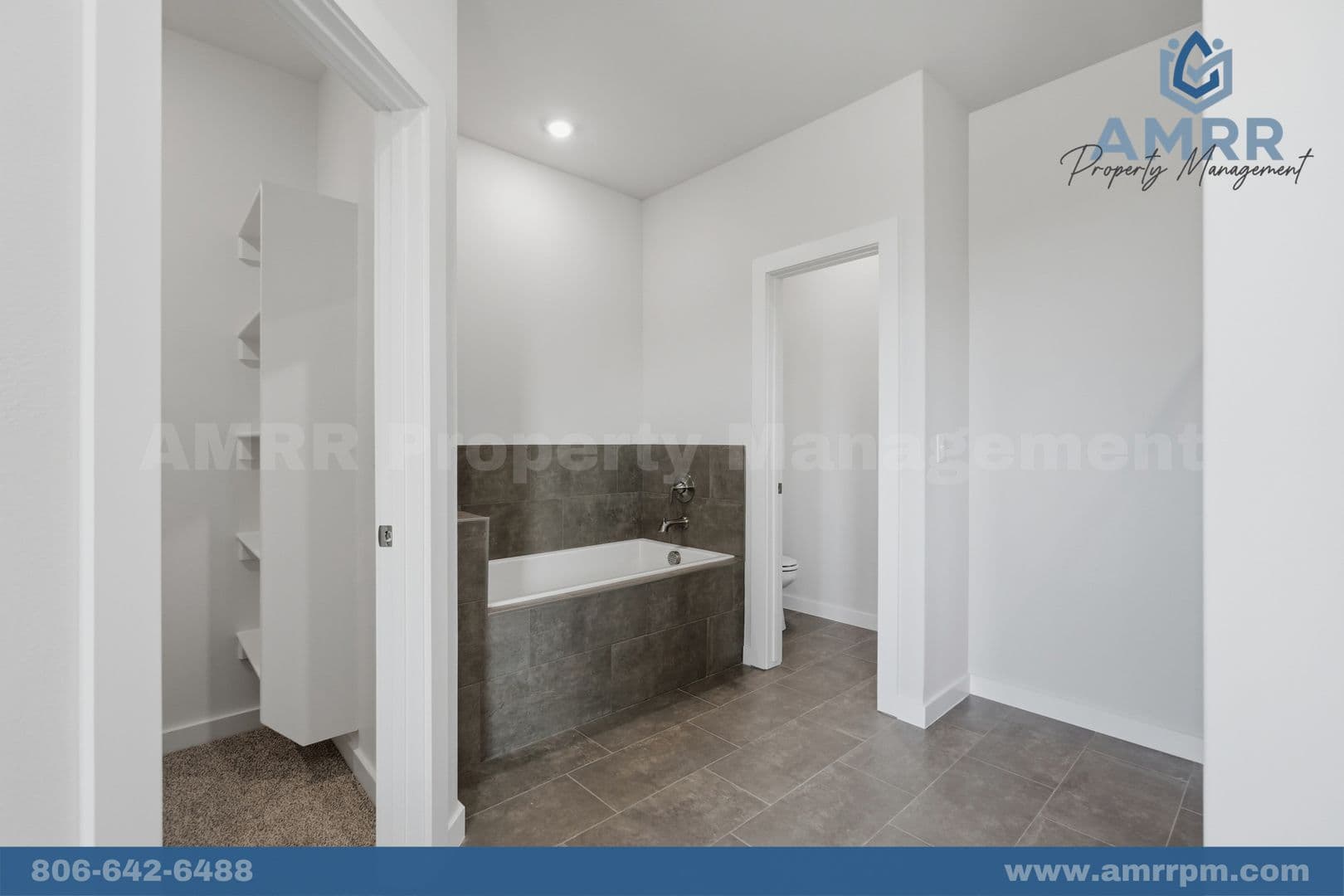 Siloam Springs House: 2301 N Lexington St
