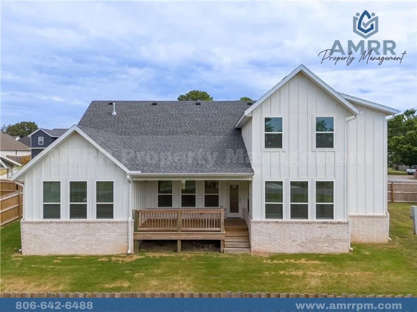 Prairie Grove House: 807 Mueller Way