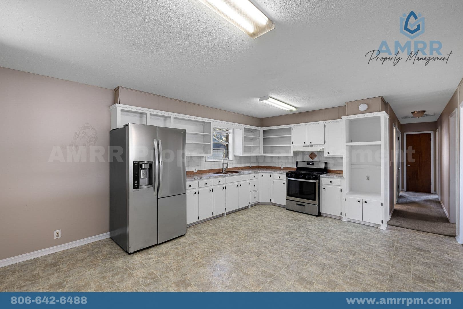 Gentry House: 141 W Main St