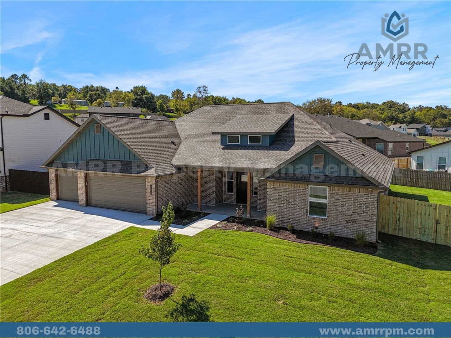 Pea Ridge House: 2612 Fairway Cir