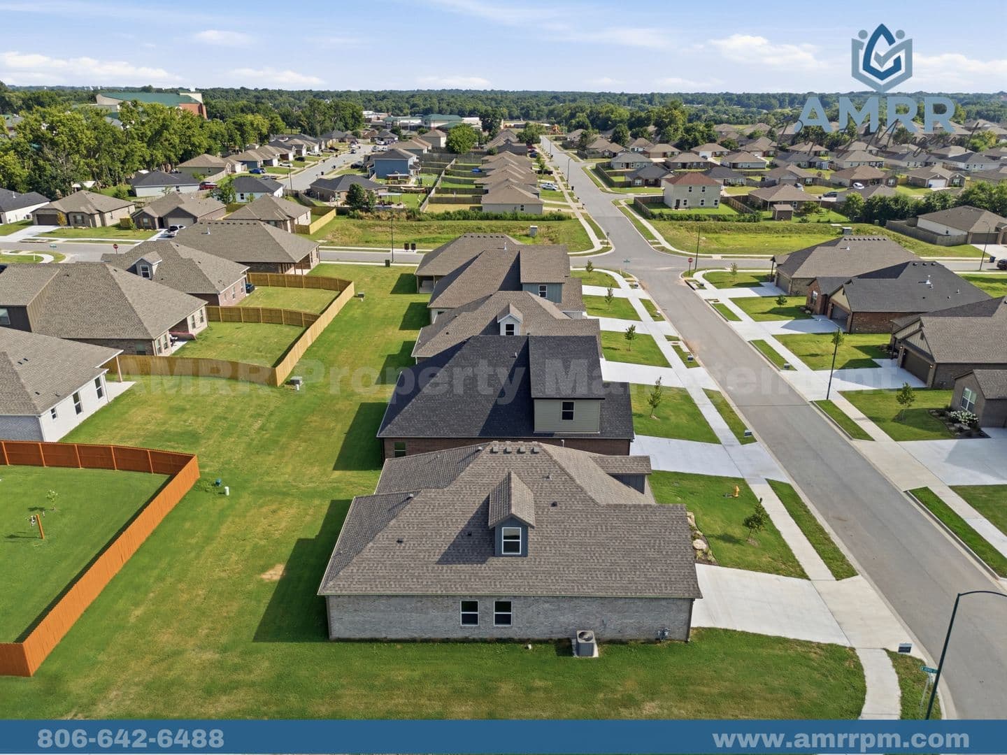 Siloam Springs House: 2307 N Lexington St