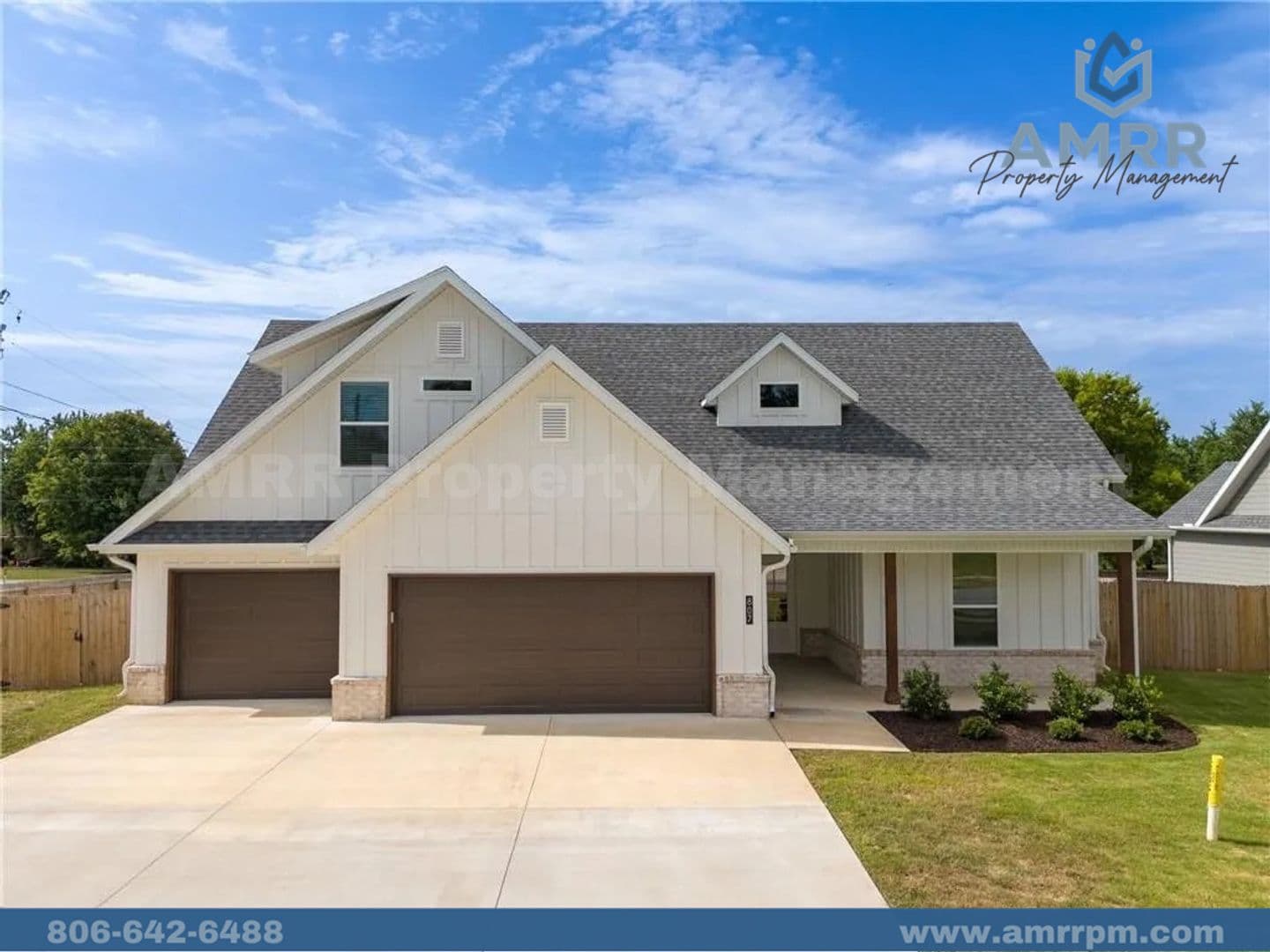 Prairie Grove House: 807 Mueller Way