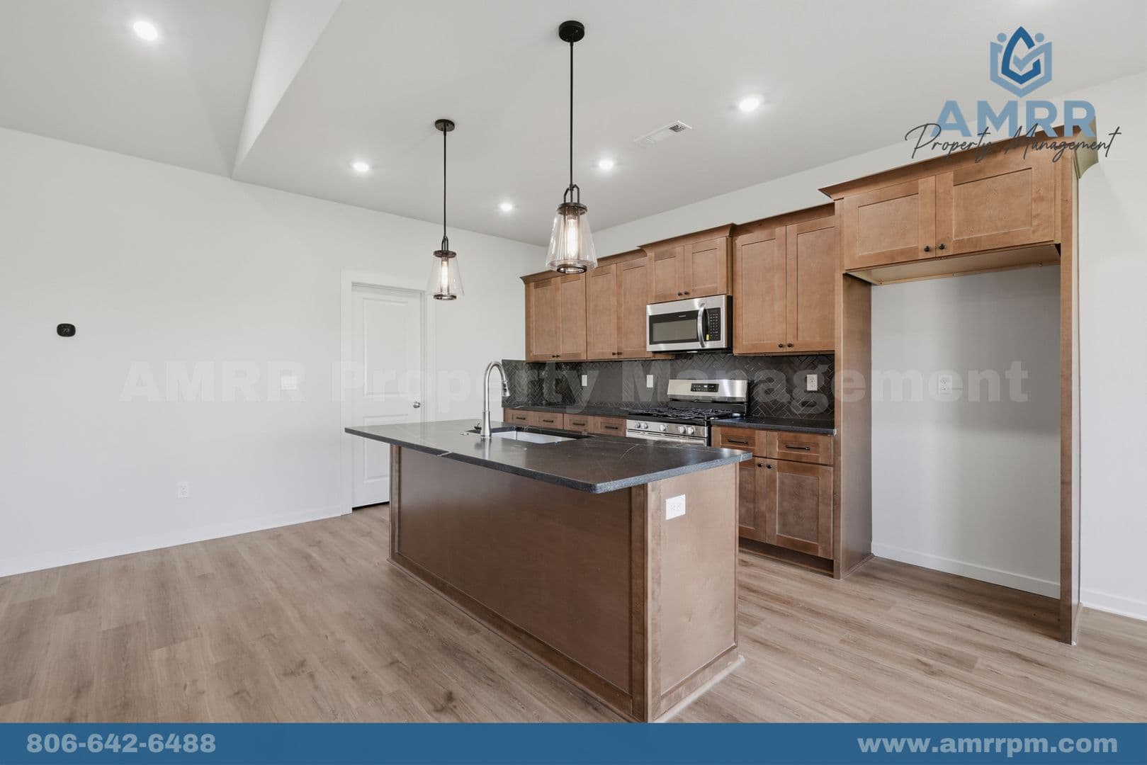 Siloam Springs House: 2307 N Lexington St
