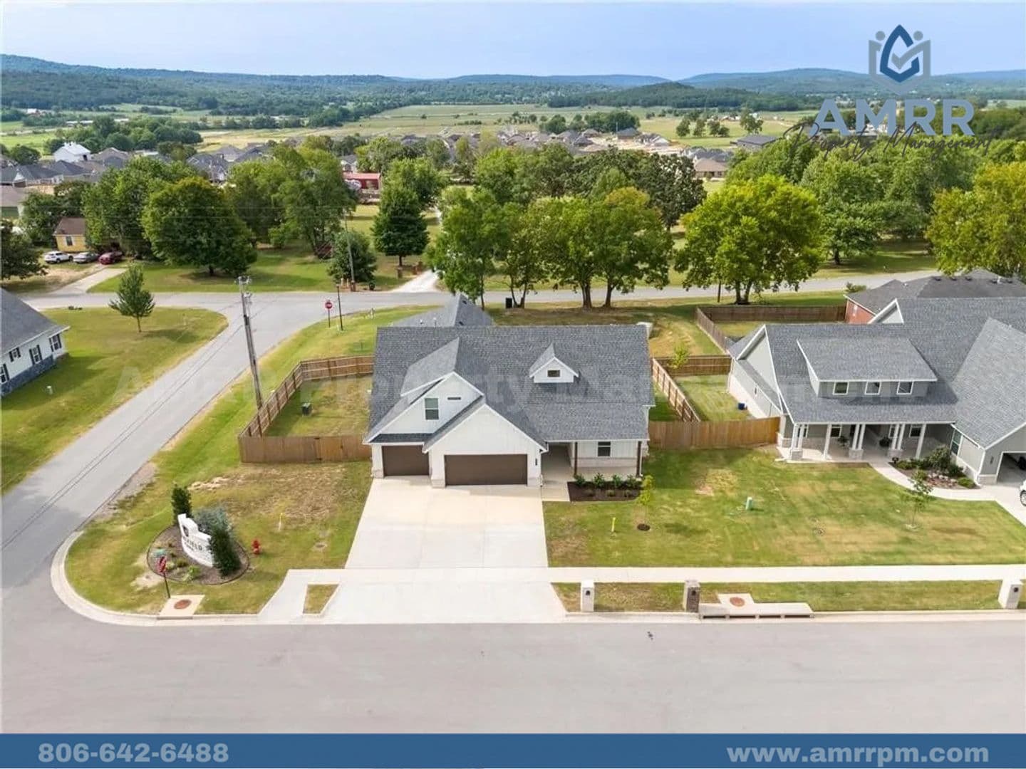 Prairie Grove House: 807 Mueller Way