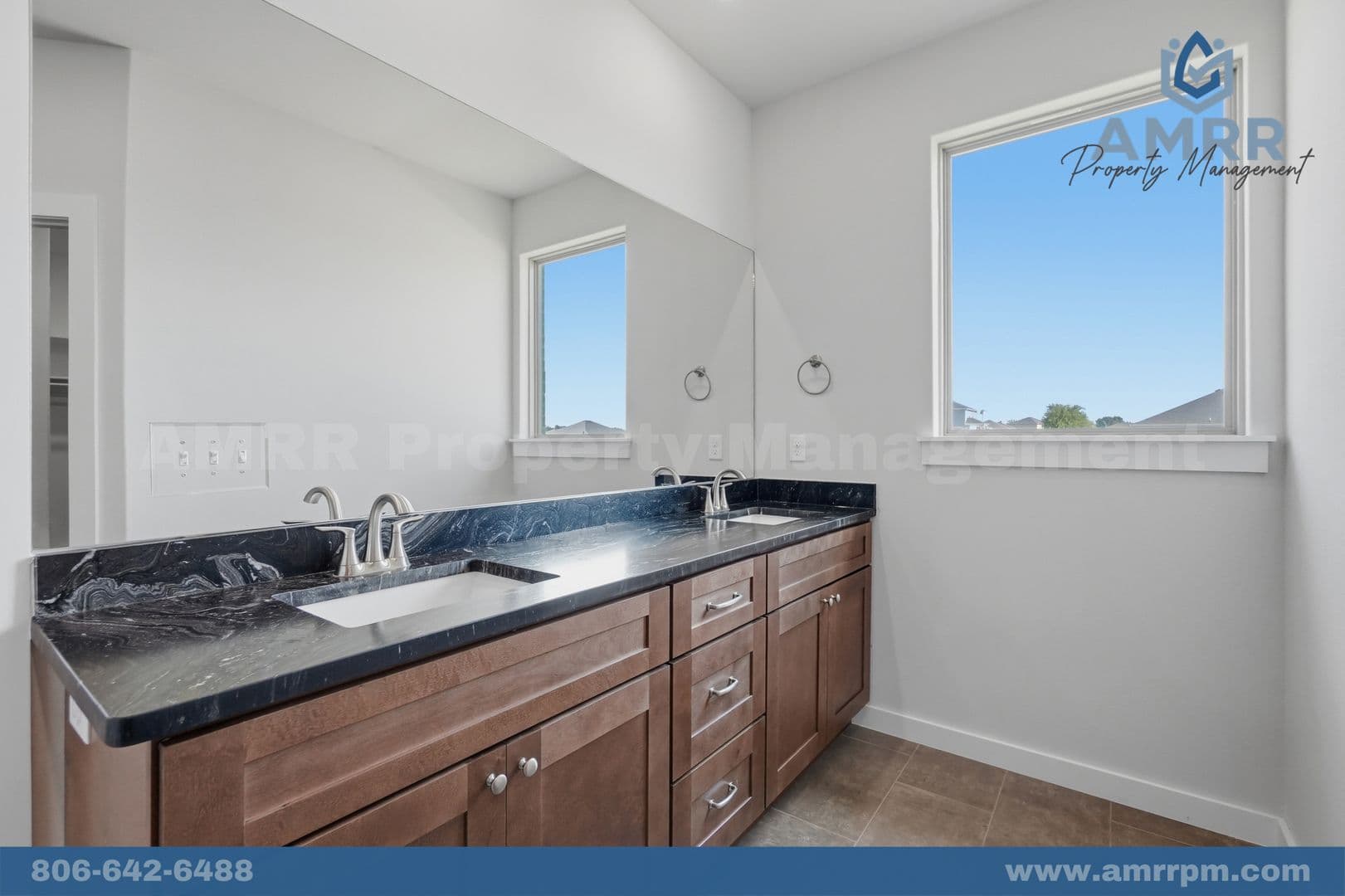 Siloam Springs House: 2301 N Lexington St