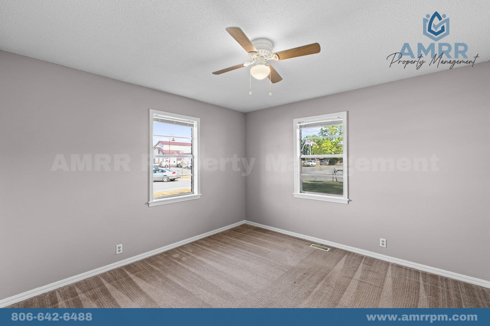 Gentry House: 141 W Main St