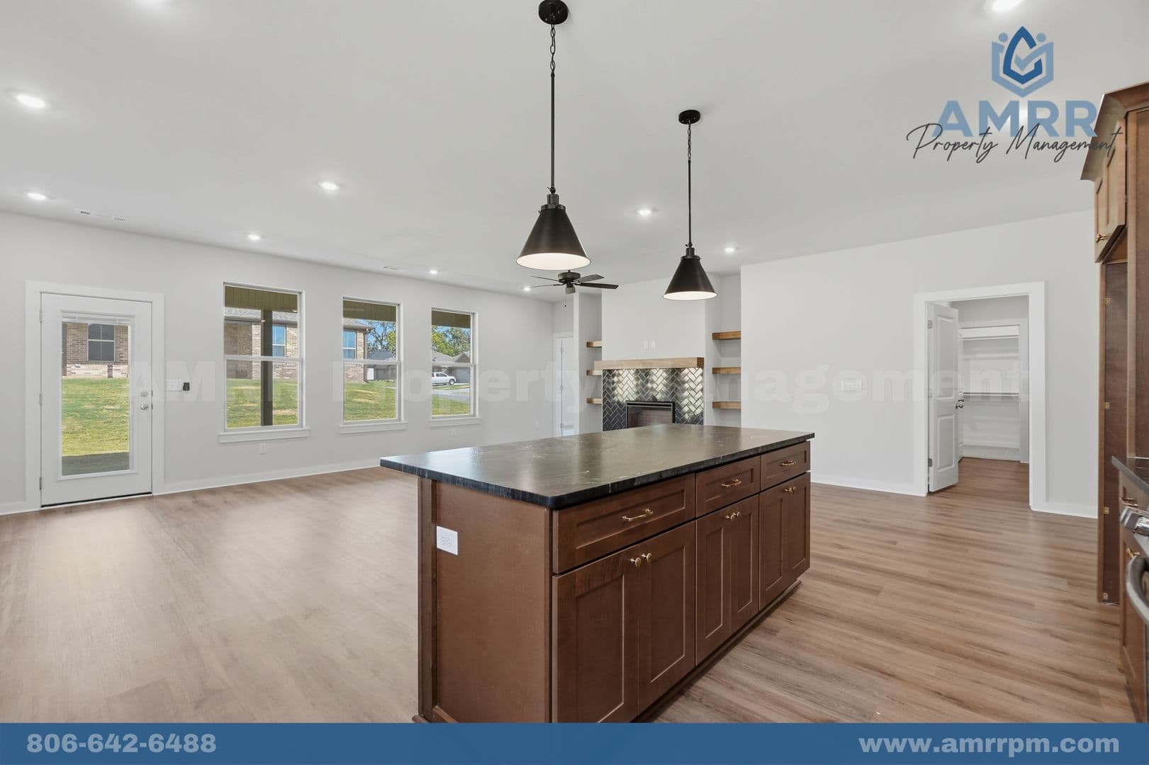 Siloam Springs House: 2301 N Lexington St