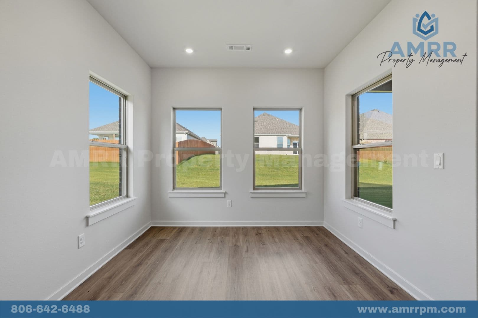Siloam Springs House: 2307 N Lexington St
