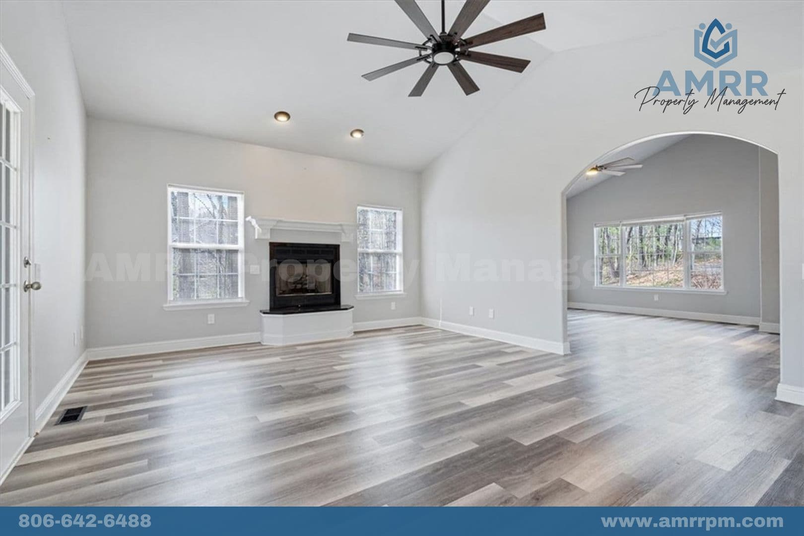 Bella Vista House: 4 Boxford Ln