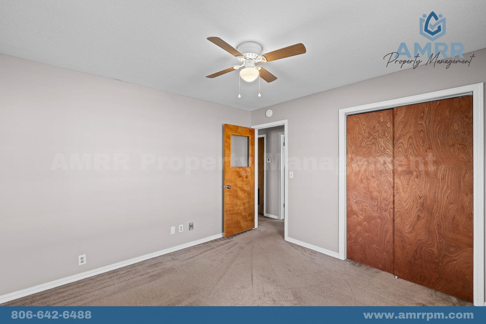 Gentry House: 141 W Main St