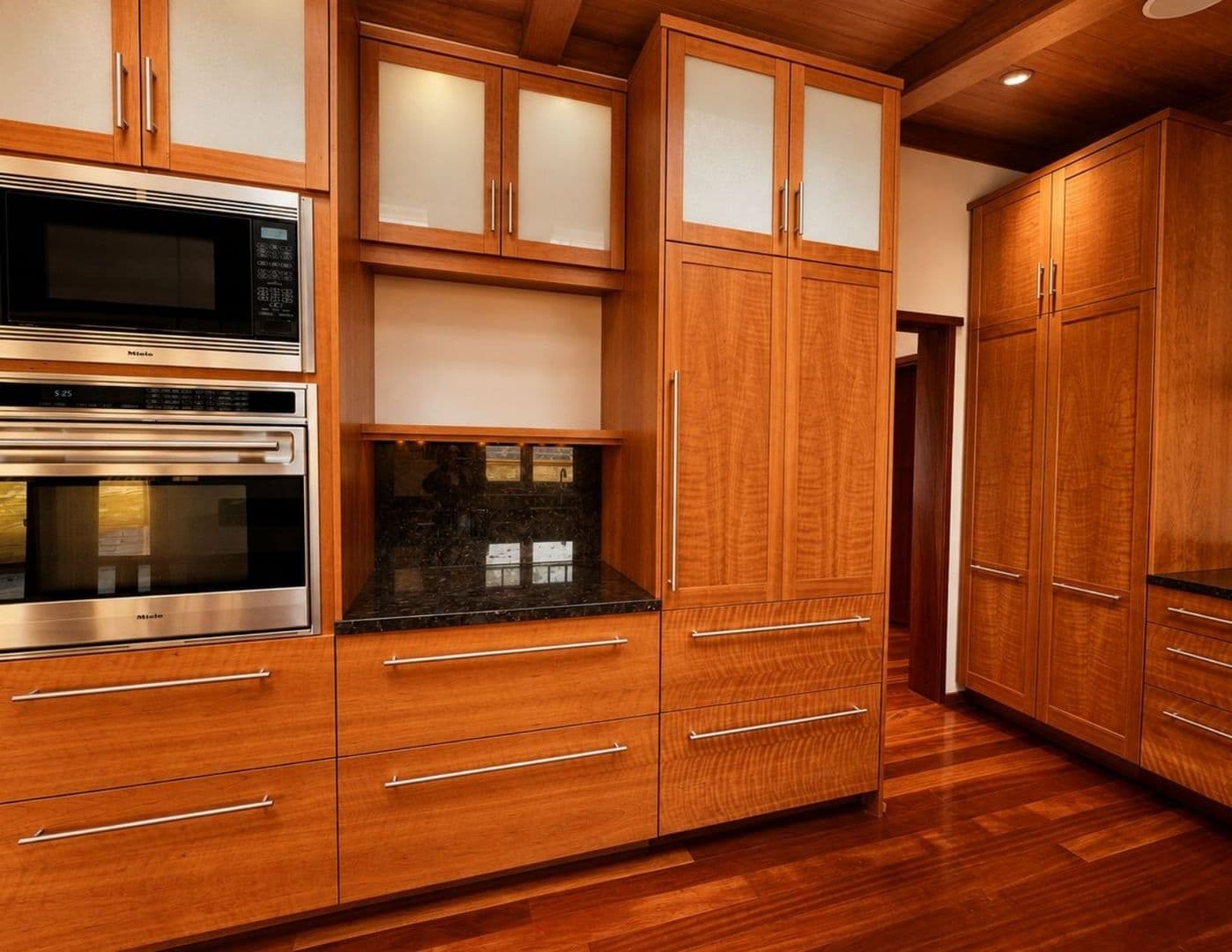 Larkspur House: 60 Frances Ave