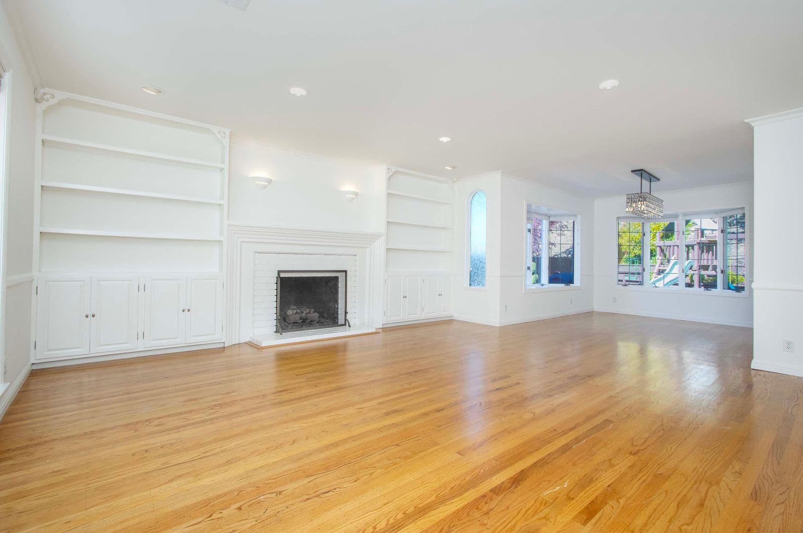 San Rafael House: 263 Knight Drive