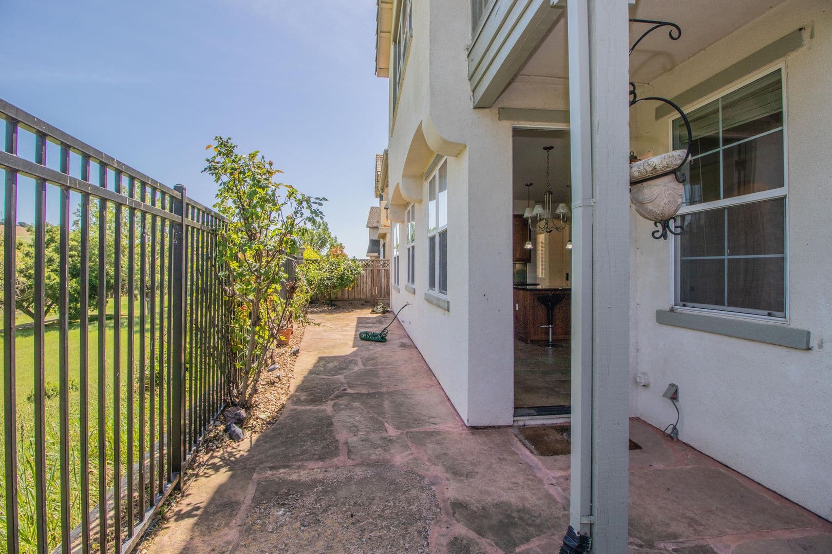 Vallejo House: 6239 Newhaven Ln