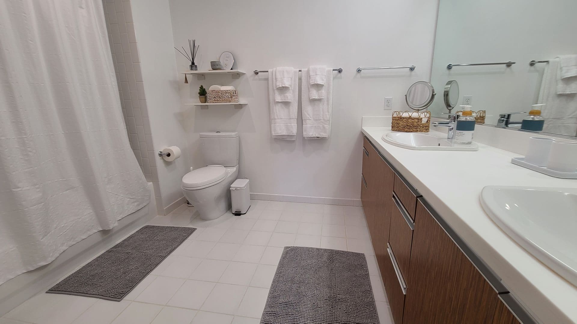 San Francisco House: 5800 3rd Street #1418