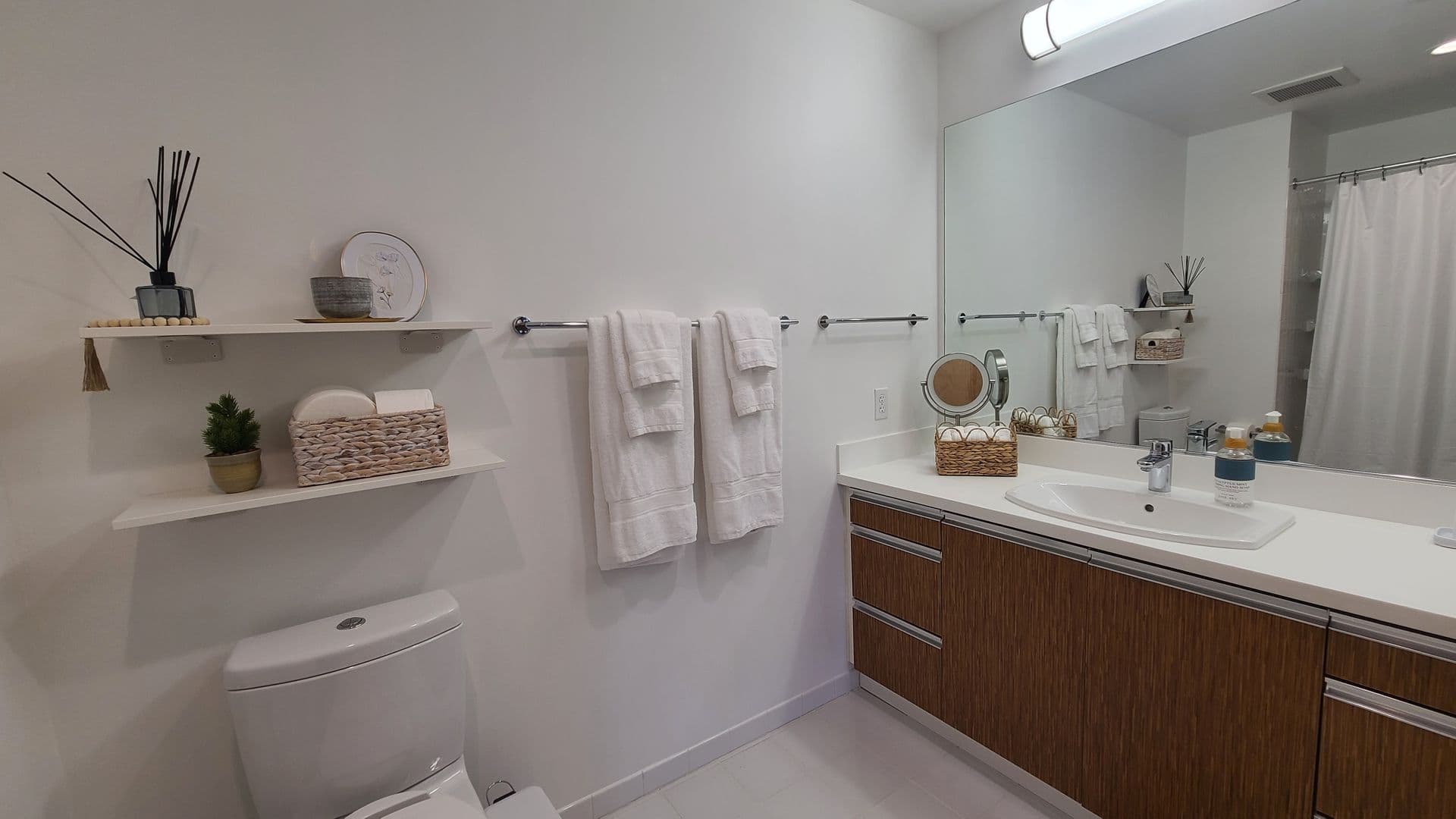 San Francisco House: 5800 3rd Street #1418