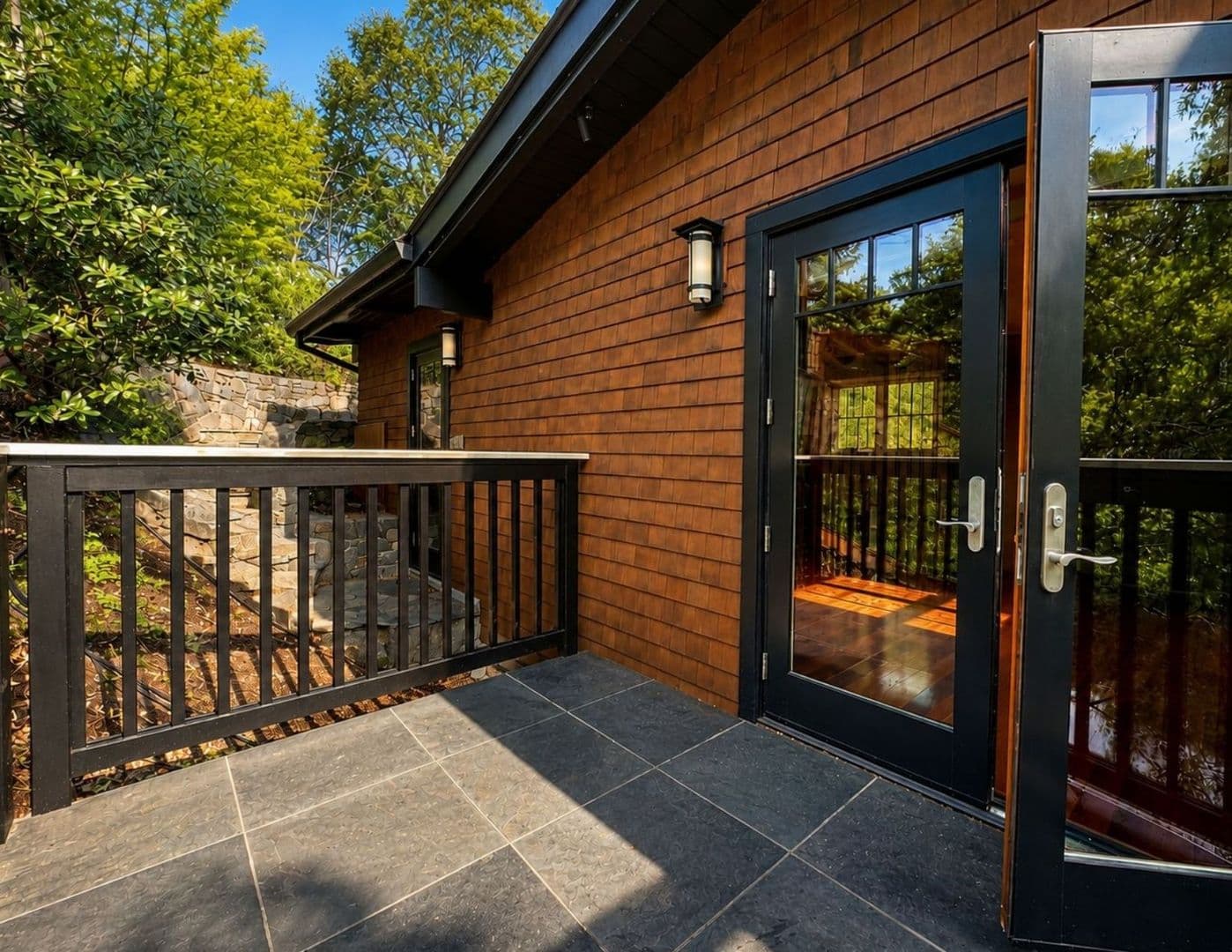 Larkspur House: 60 Frances Ave