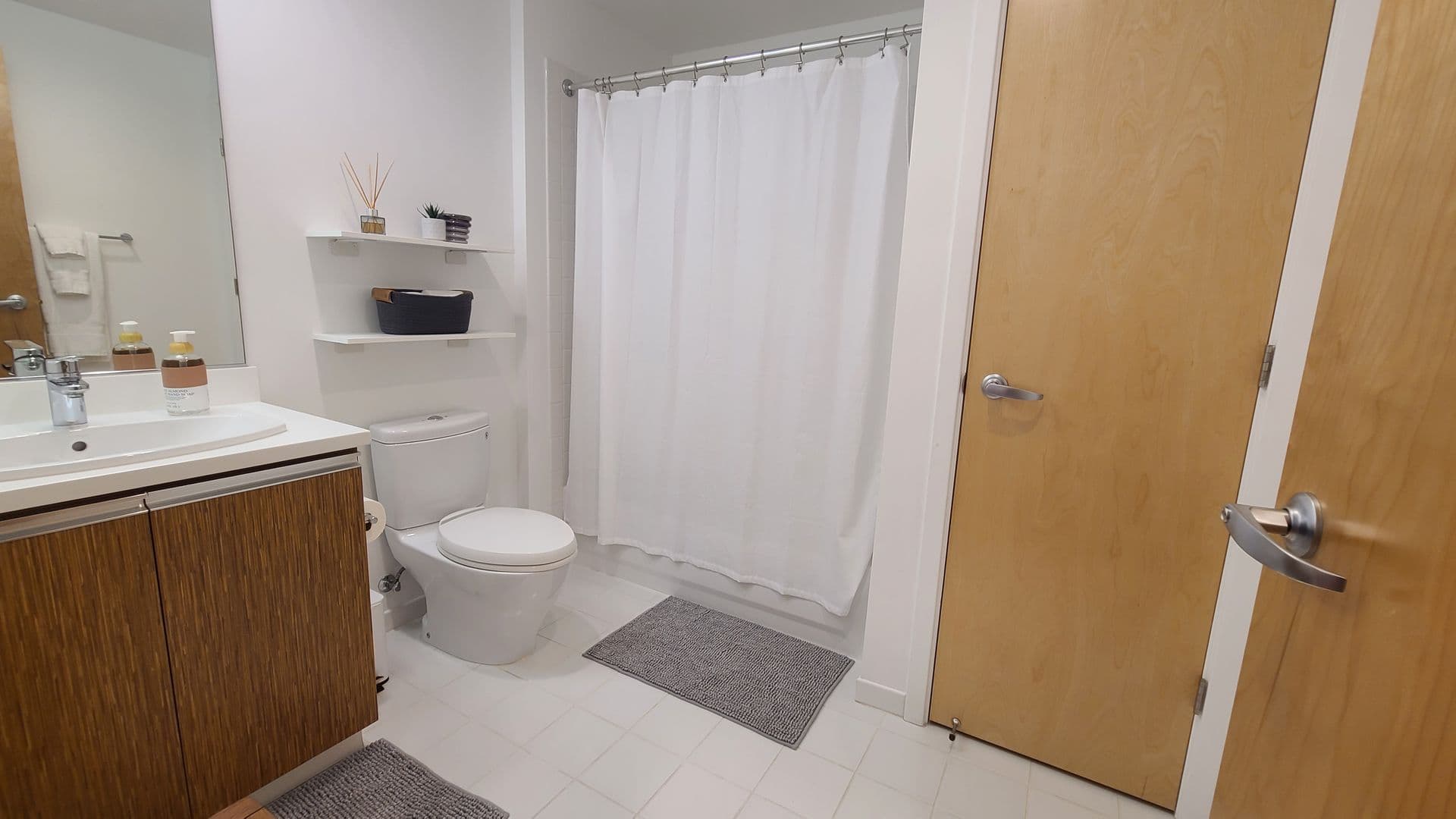 San Francisco House: 5800 3rd Street #1418