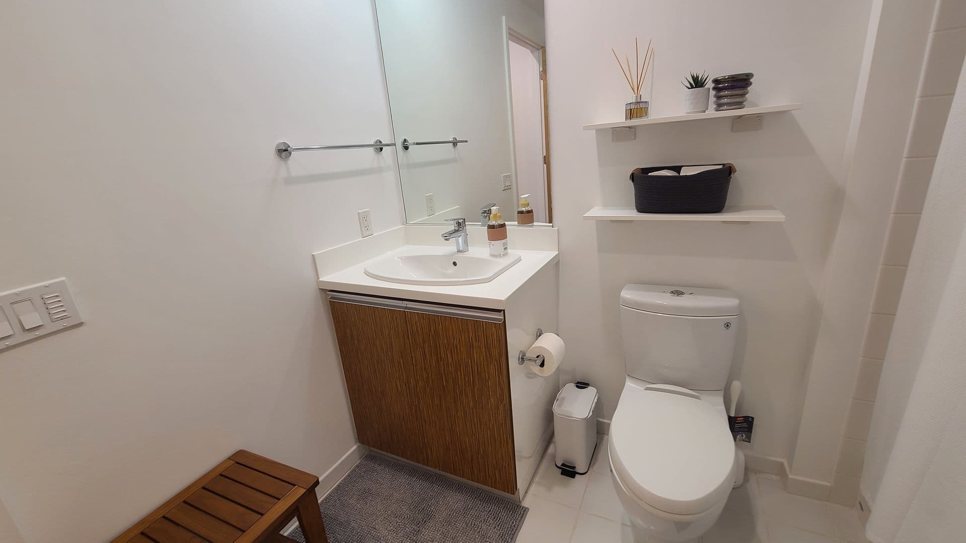 San Francisco House: 5800 3rd Street #1418