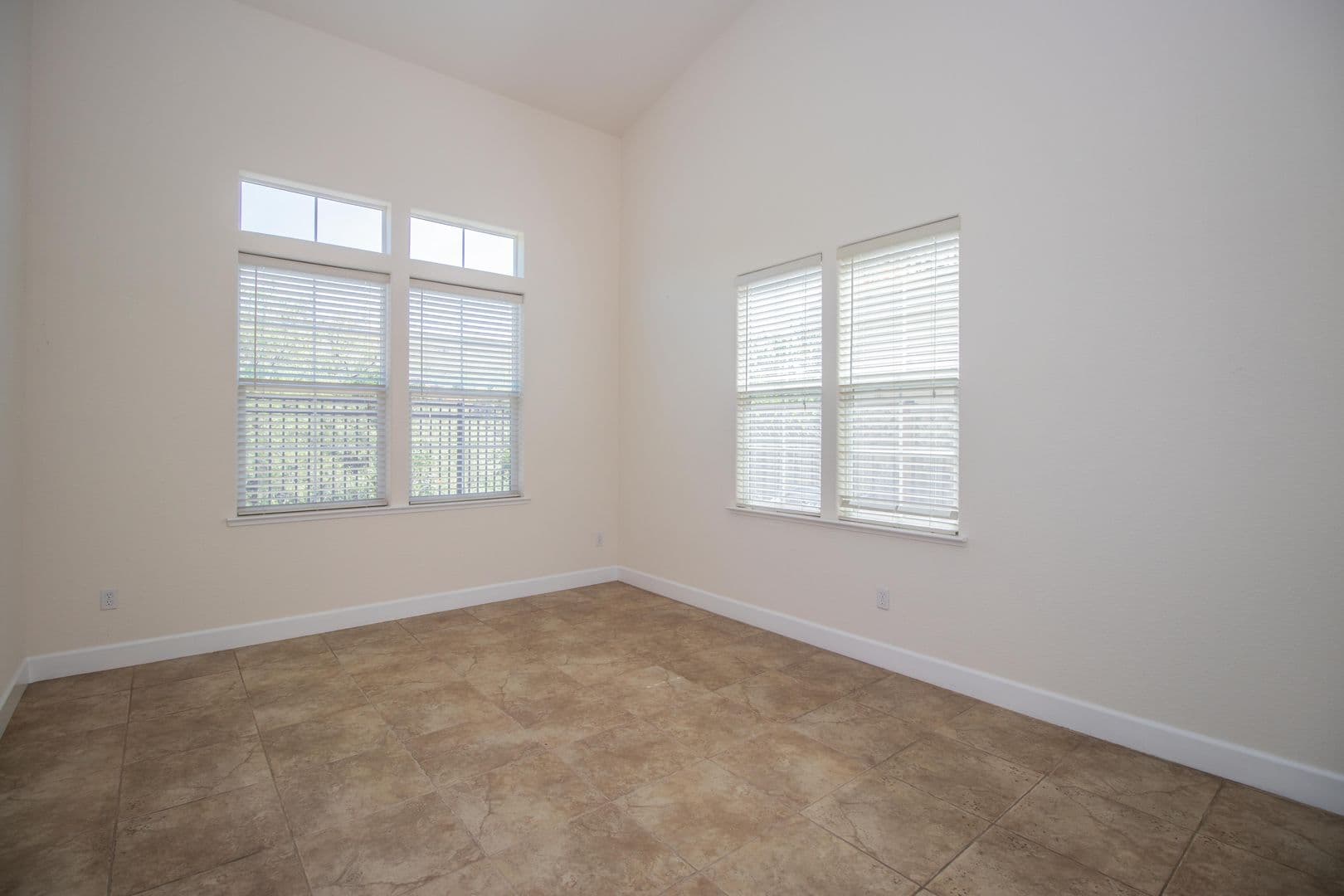Vallejo House: 6239 Newhaven Ln