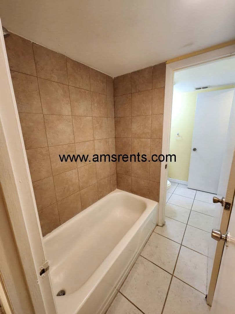 Orlando Apartment: 1406 W Holden Ave Unit A-10