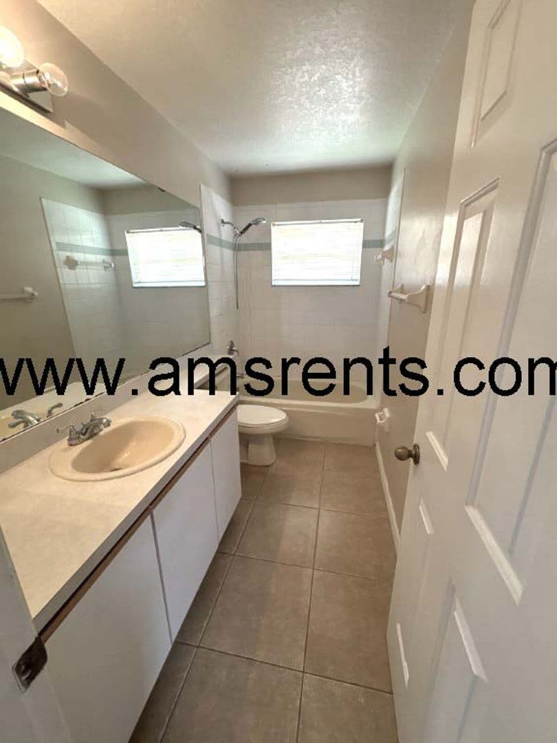 Kissimmee House: 2404 Condado Ct.