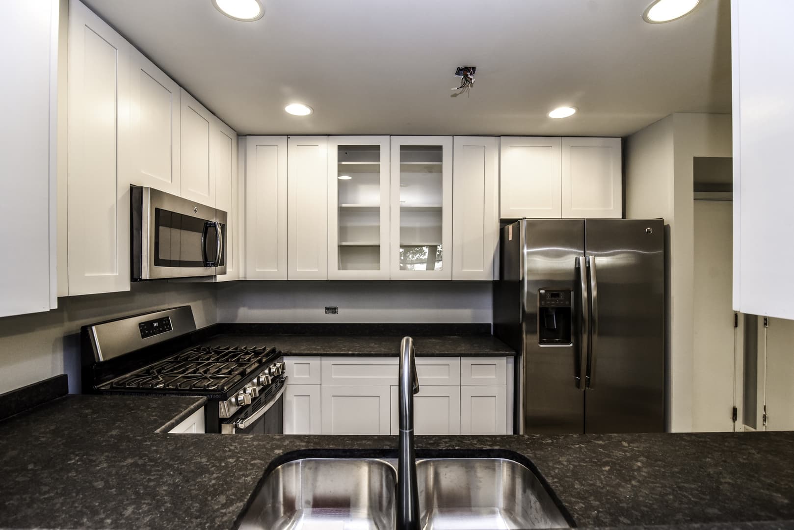 Barrington Apartment: 804 E. Hillside Avenue