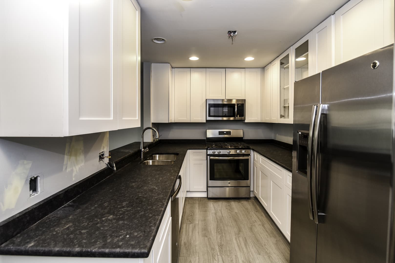 Barrington Apartment: 804 E. Hillside Avenue