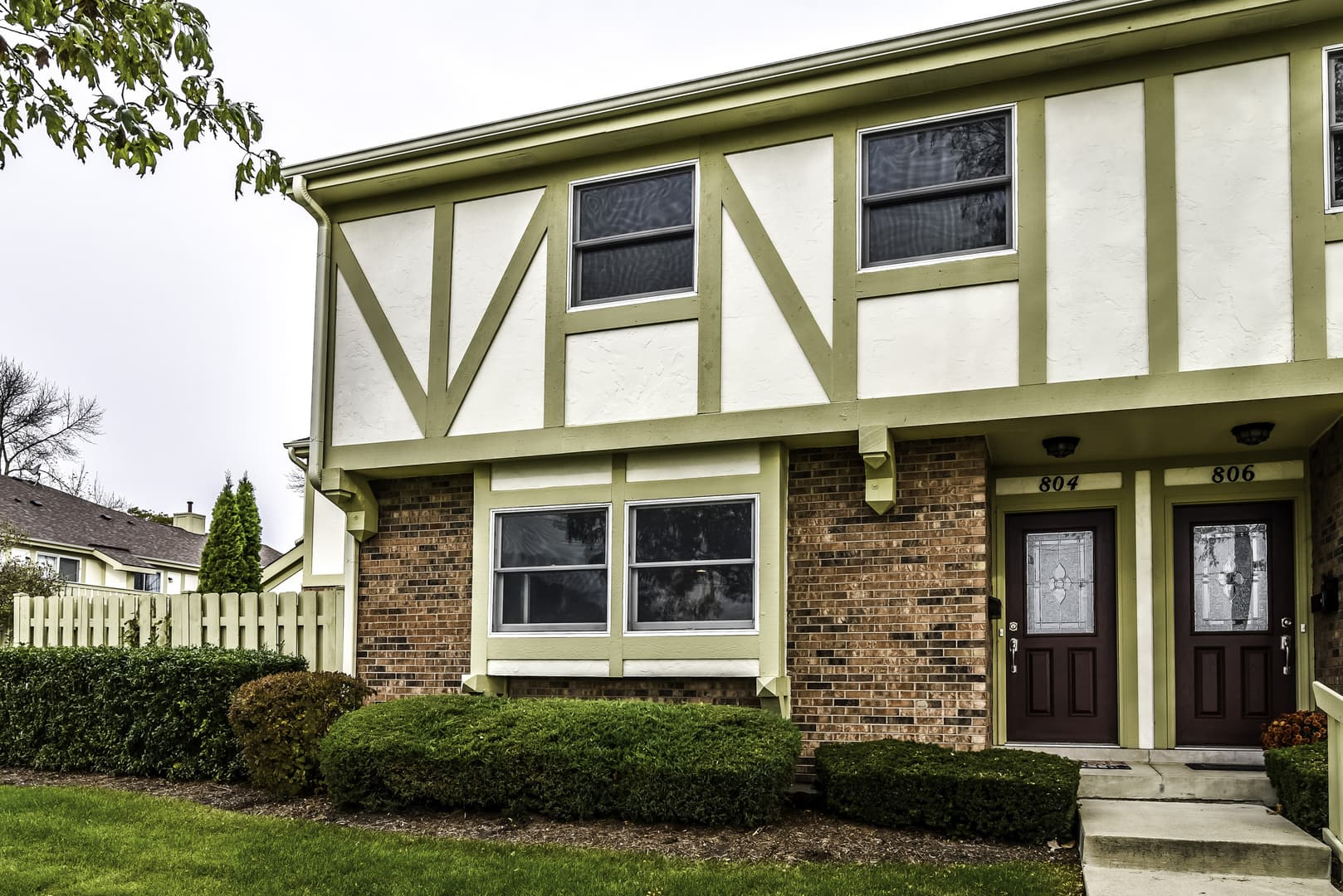 Barrington Apartment: 804 E. Hillside Avenue