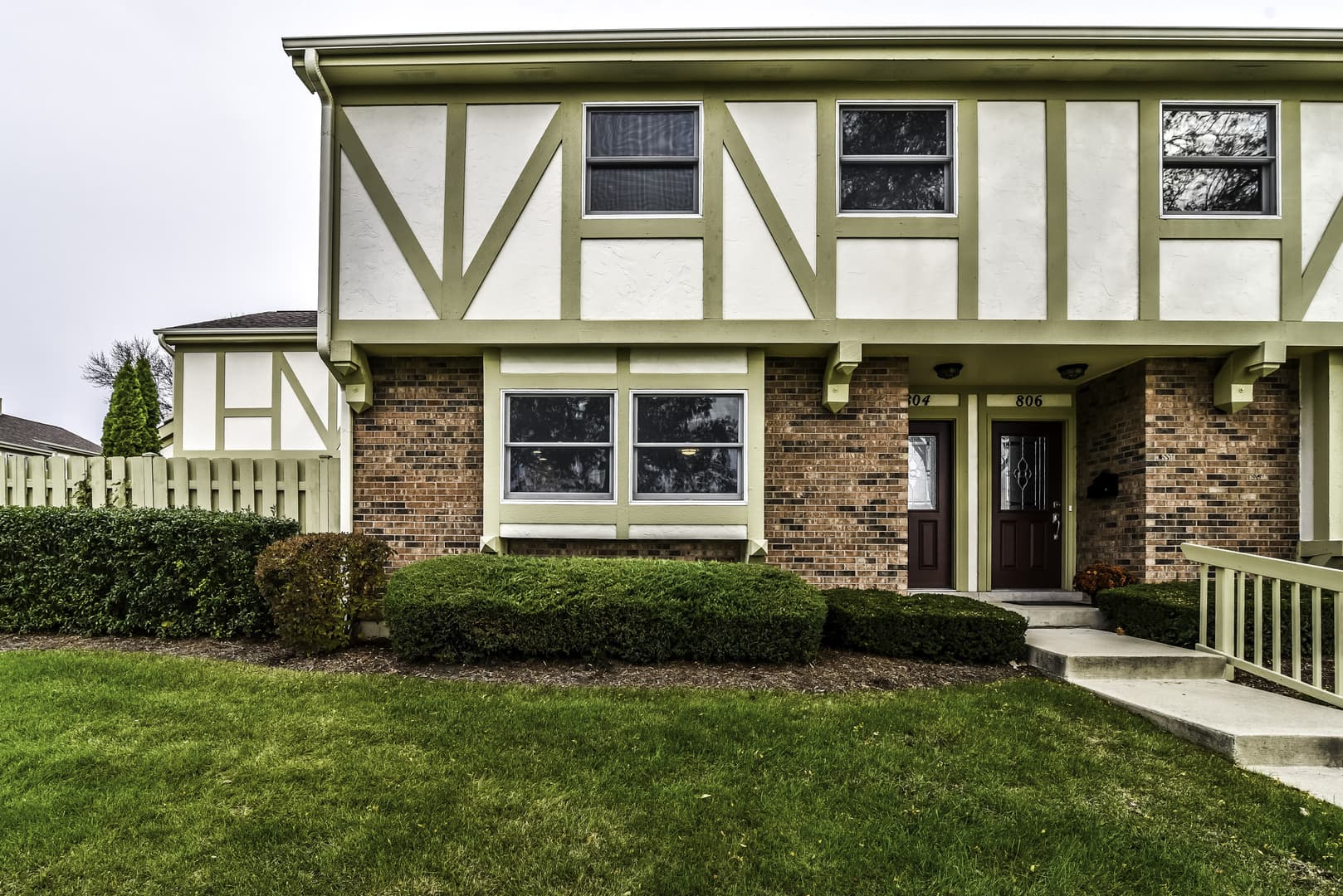 Barrington Apartment: 804 E. Hillside Avenue