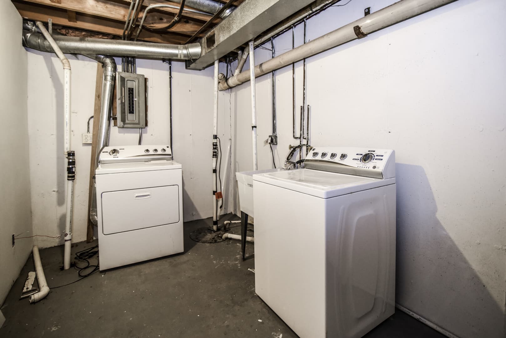 Barrington Apartment: 804 E. Hillside Avenue