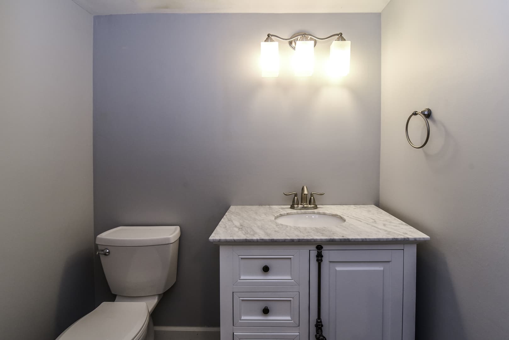 Barrington Apartment: 804 E. Hillside Avenue
