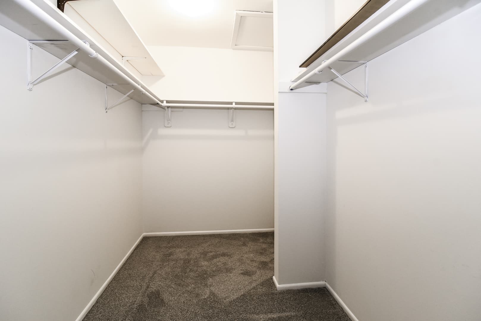 Barrington Apartment: 804 E. Hillside Avenue