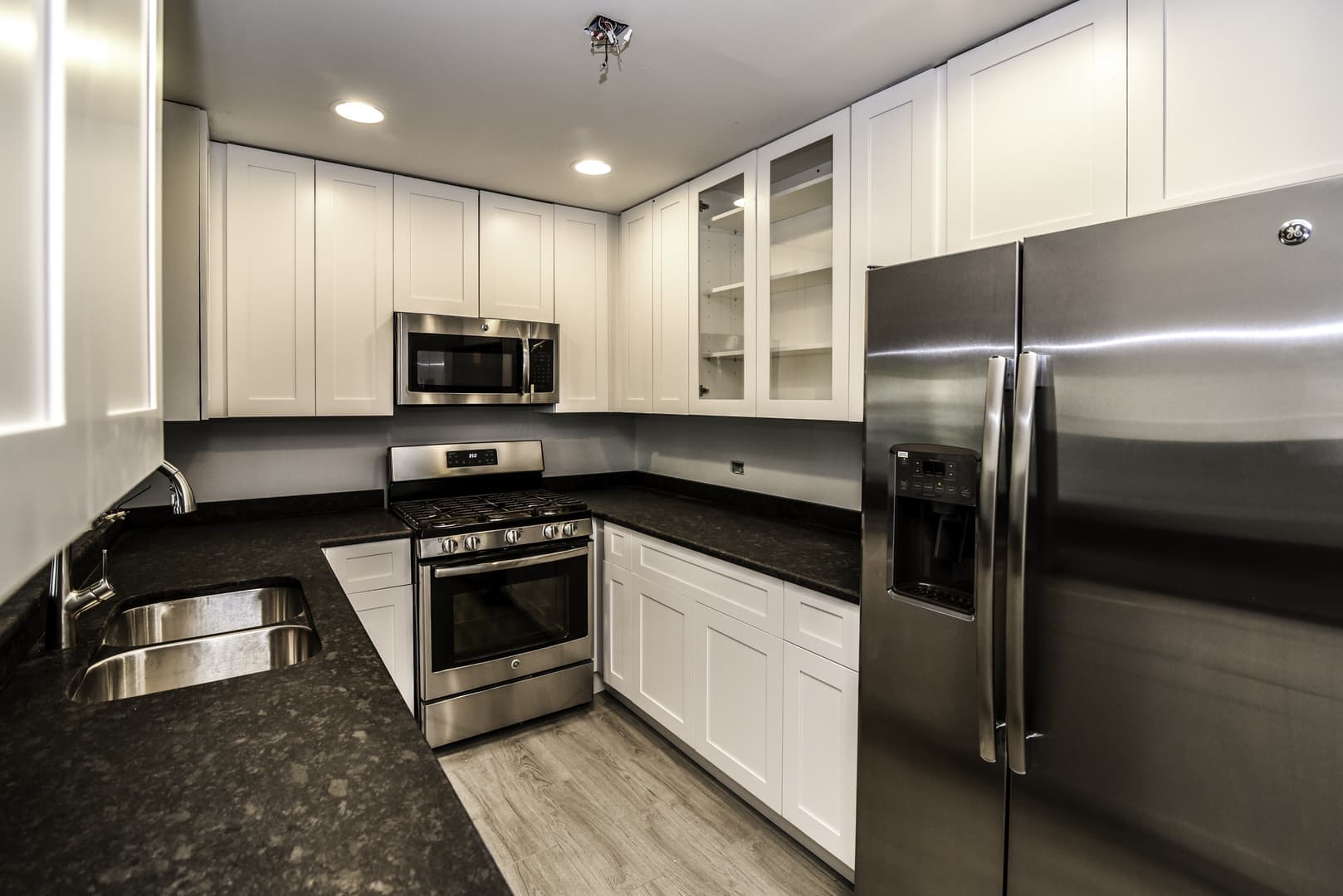Barrington Apartment: 804 E. Hillside Avenue