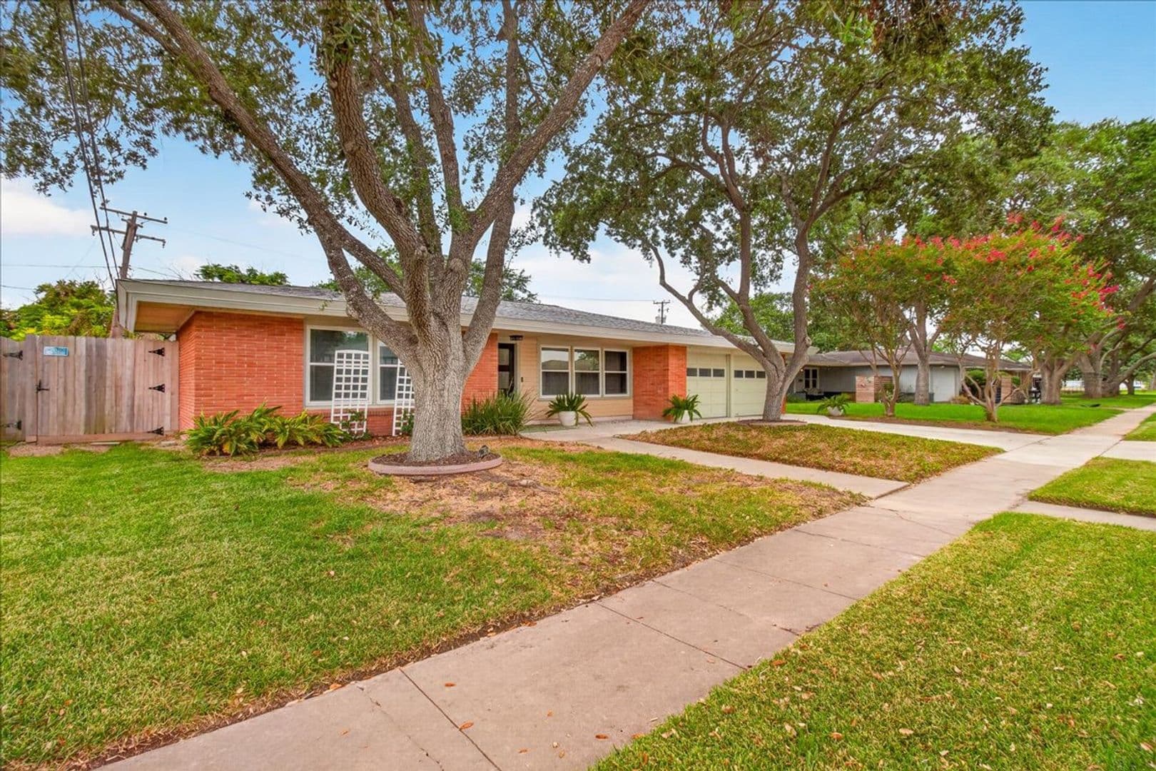 Corpus Christi House: 609 Peerman Pl