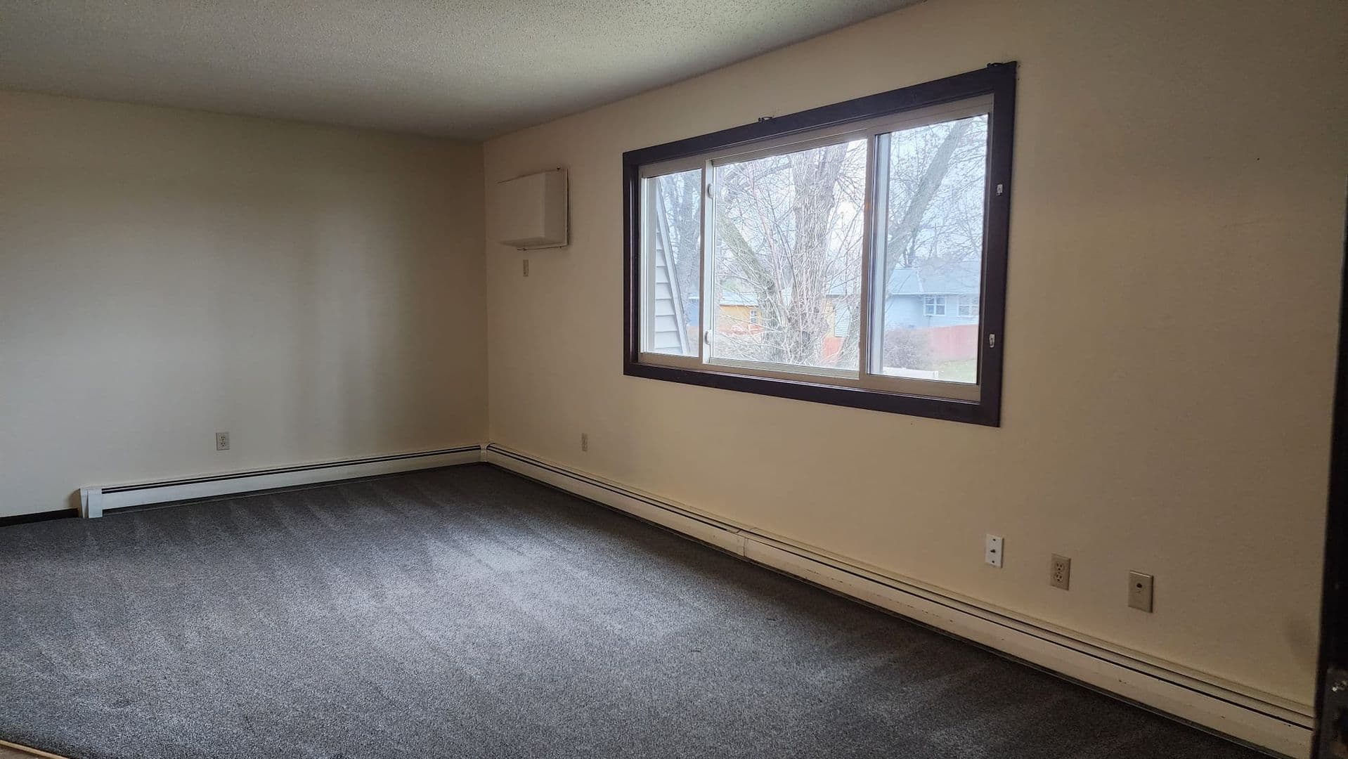 Renville Apartment: 419 & 427 Bryant Ave