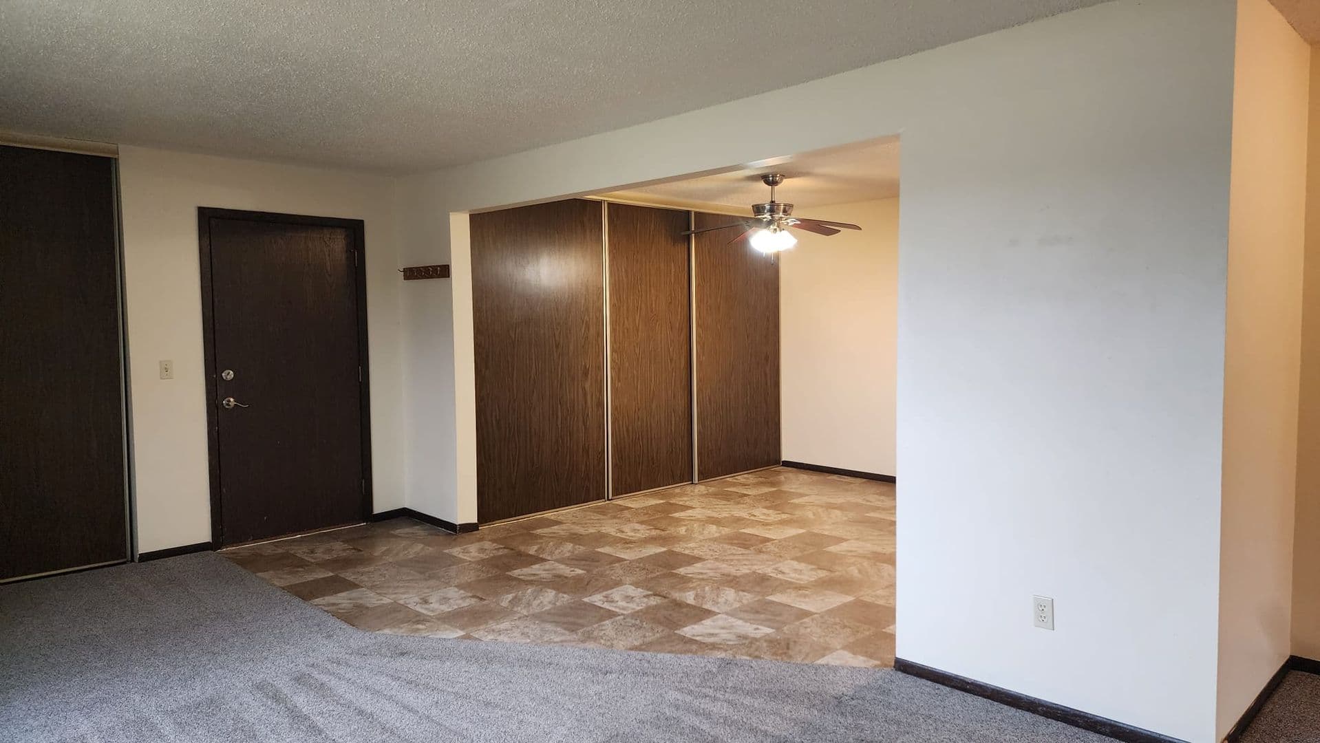 Renville Apartment: 419 & 427 Bryant Ave