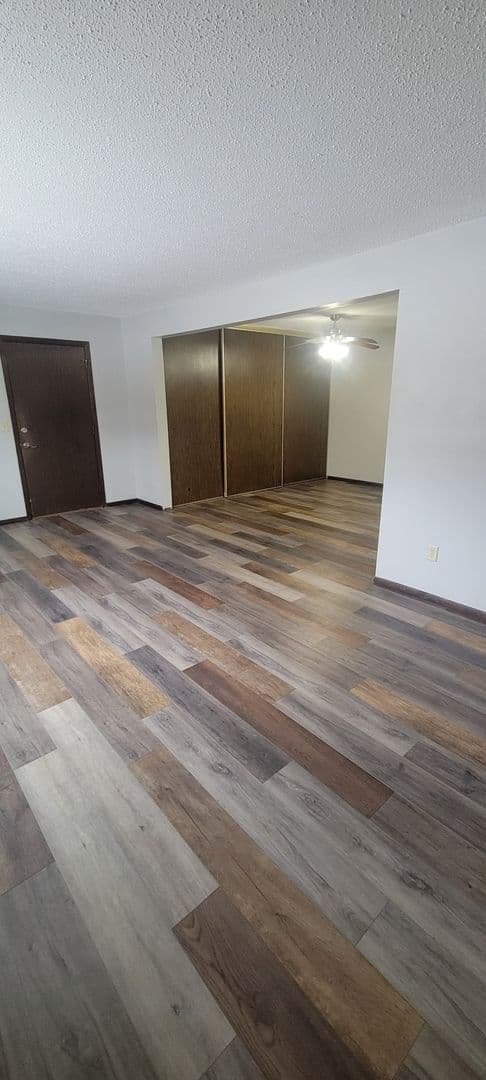 Renville Apartment: 419 & 427 Bryant Ave