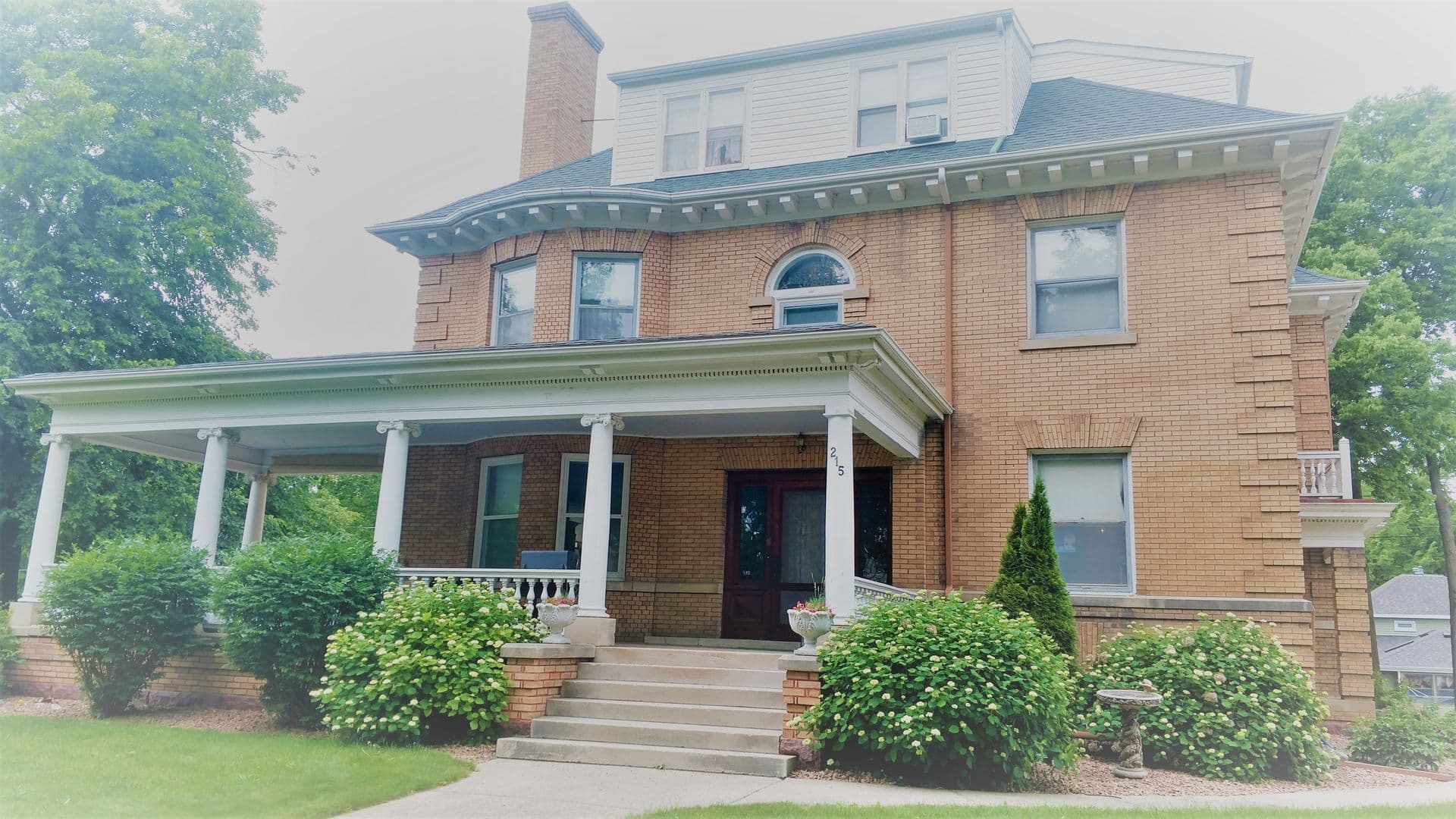 Montevideo Apartment: 215 S 5th St