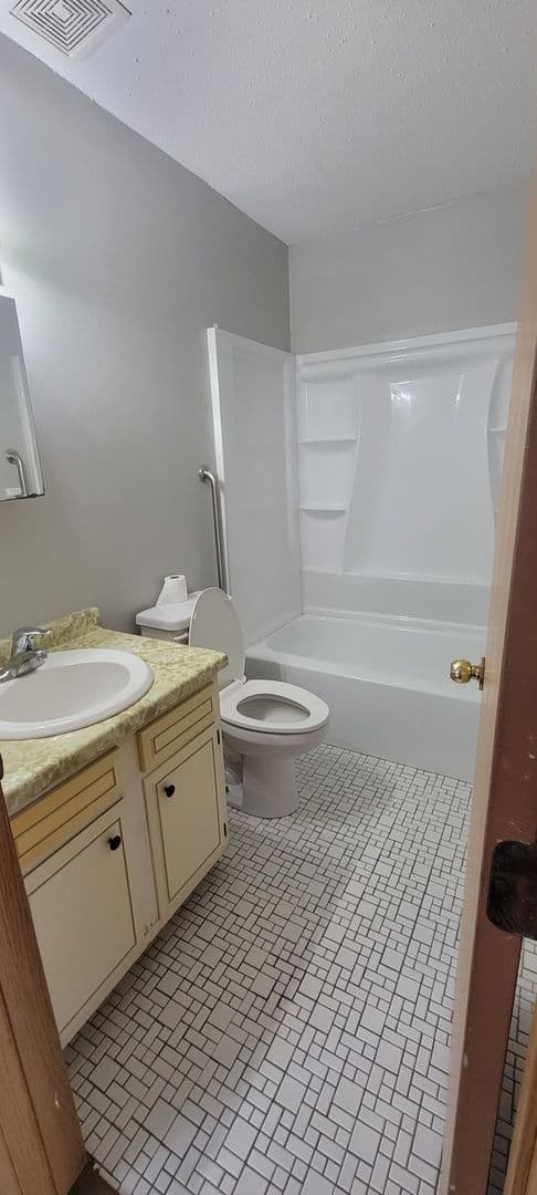 Renville Apartment: 419 & 427 Bryant Ave