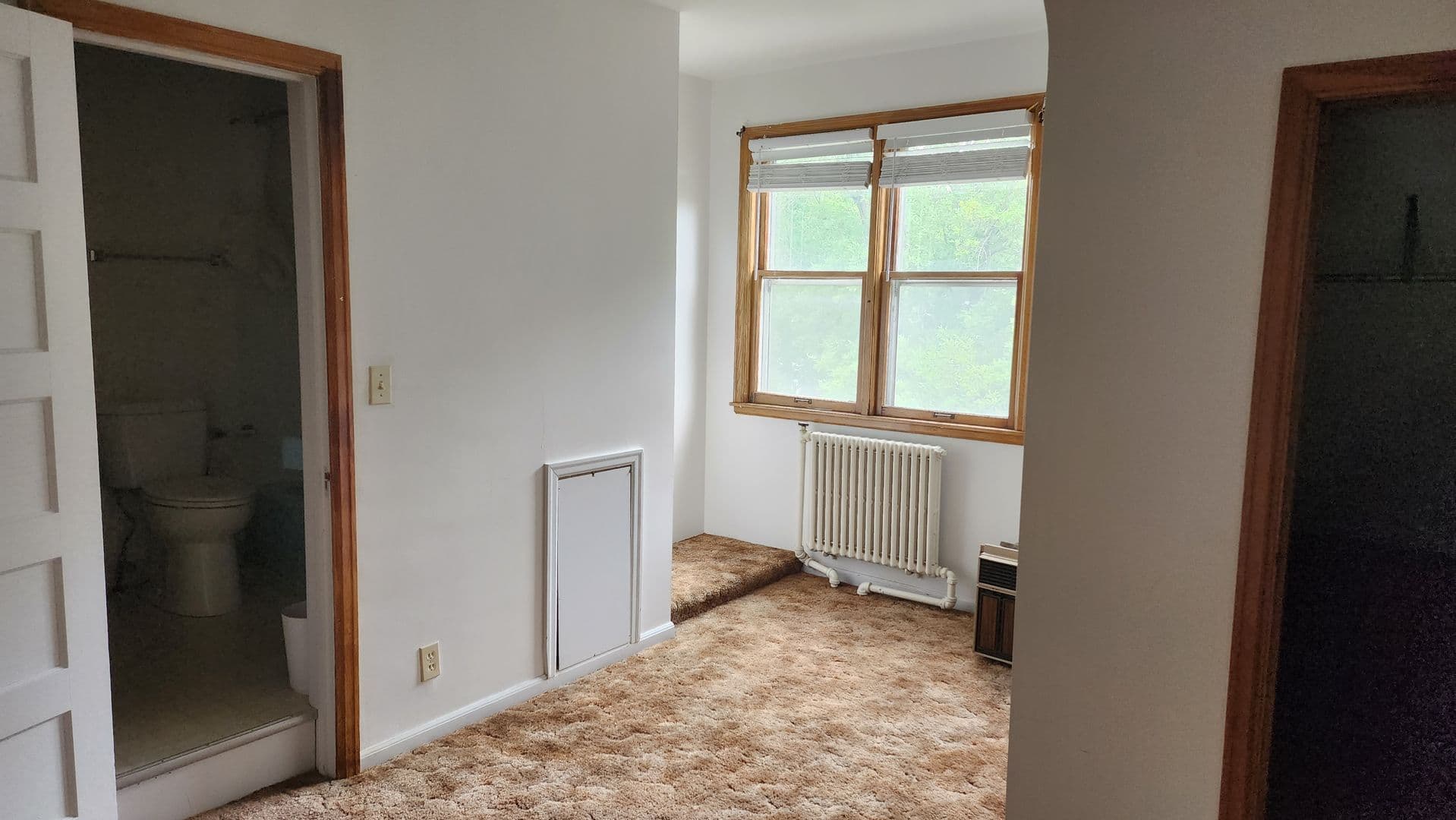 Montevideo Apartment: 215 S 5th St