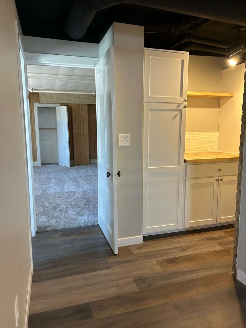 Montevideo Apartment: 215 S 5th St