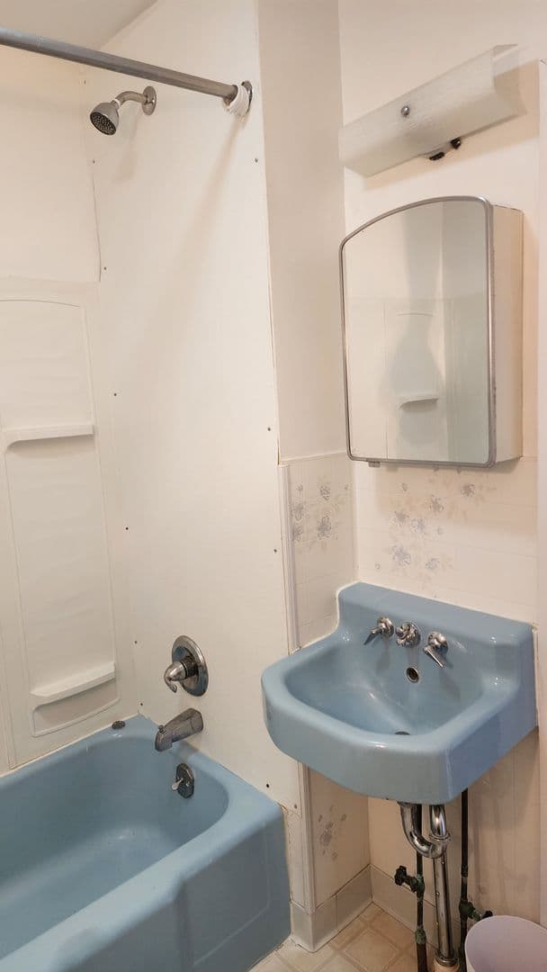 Montevideo Apartment: 215 S 5th St