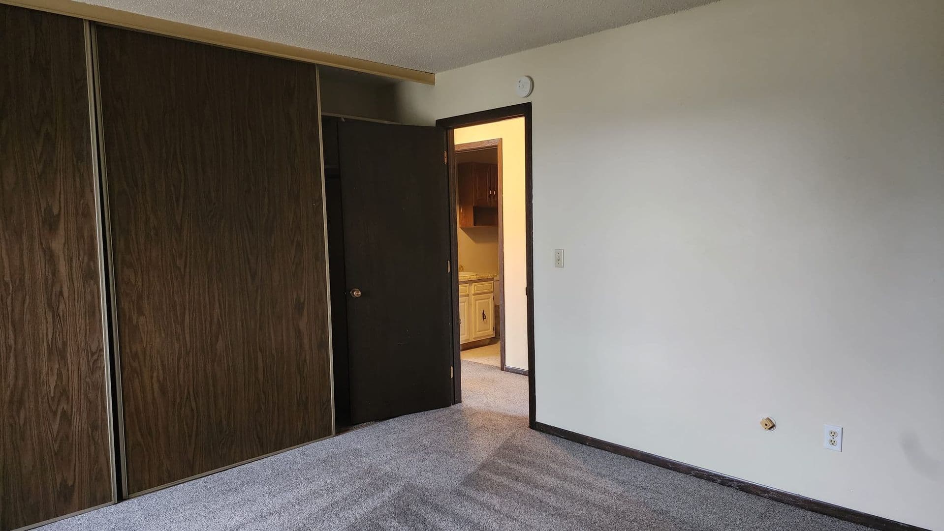Renville Apartment: 419 & 427 Bryant Ave