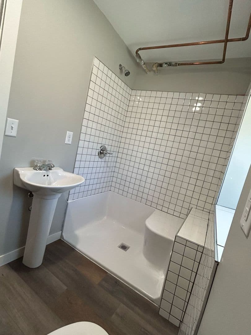 Montevideo Apartment: 215 S 5th St