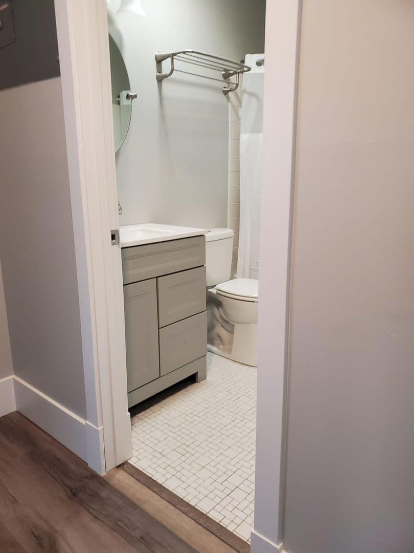 Renville Apartment: 419 & 427 Bryant Ave