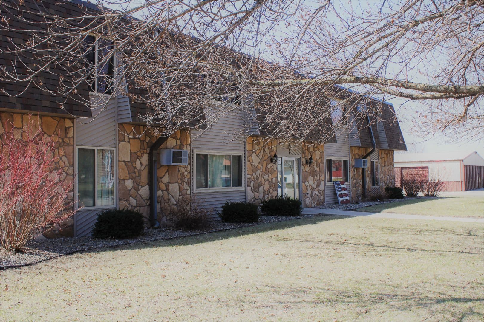 Renville Apartment: 419 & 427 Bryant Ave