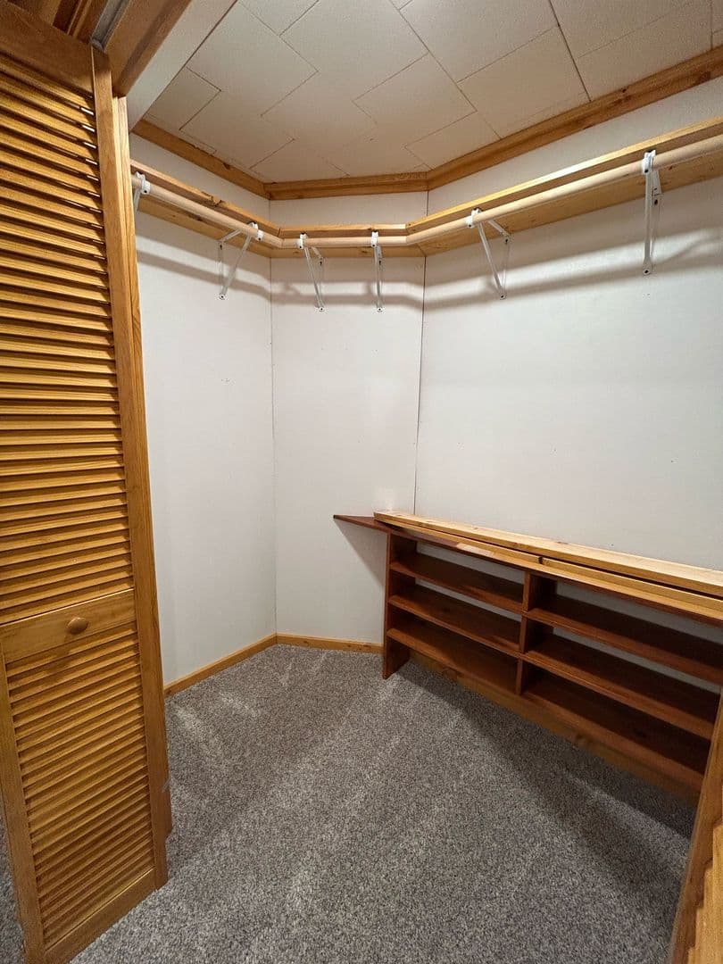 Montevideo Apartment: 215 S 5th St