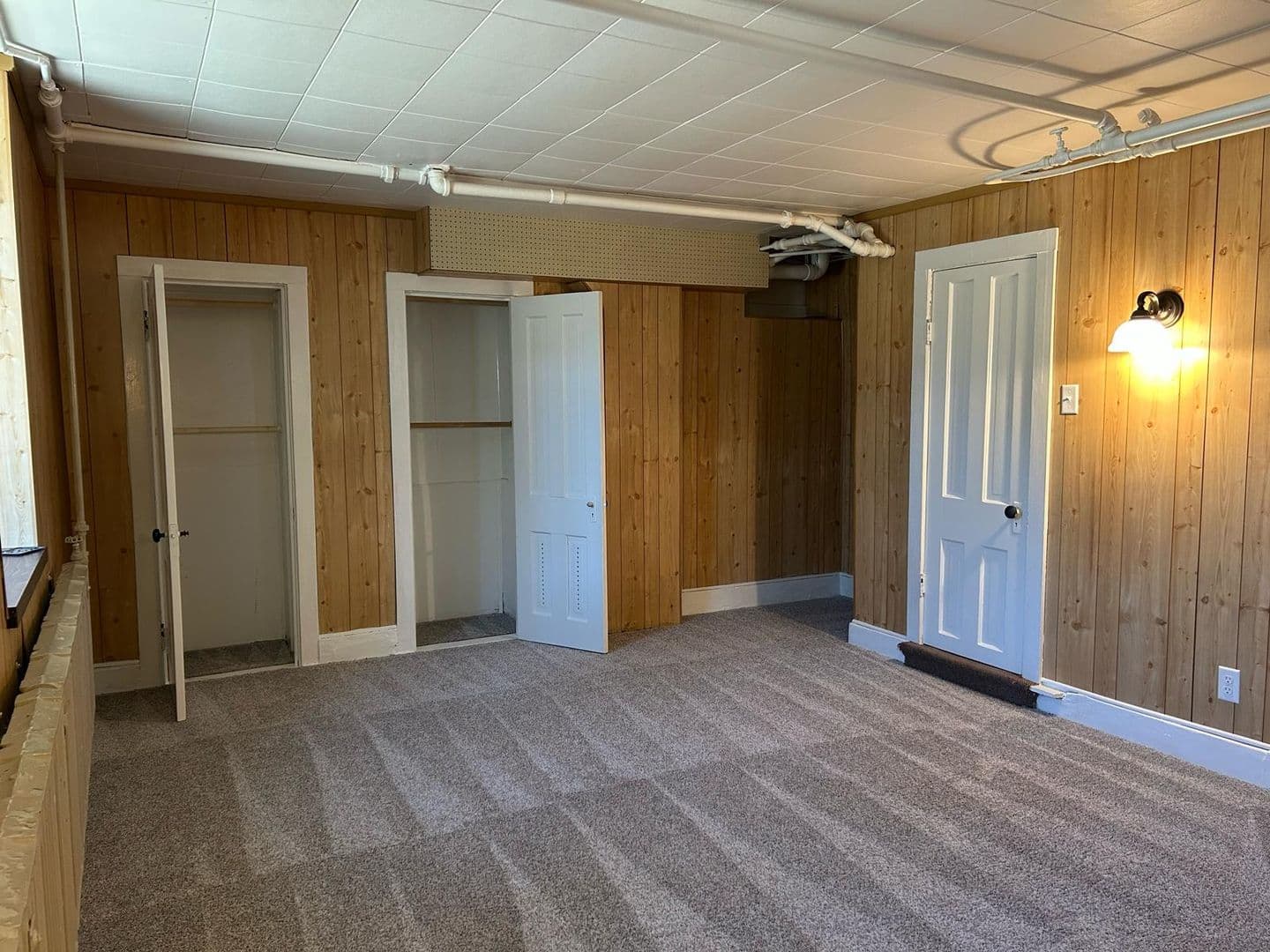 Montevideo Apartment: 215 S 5th St