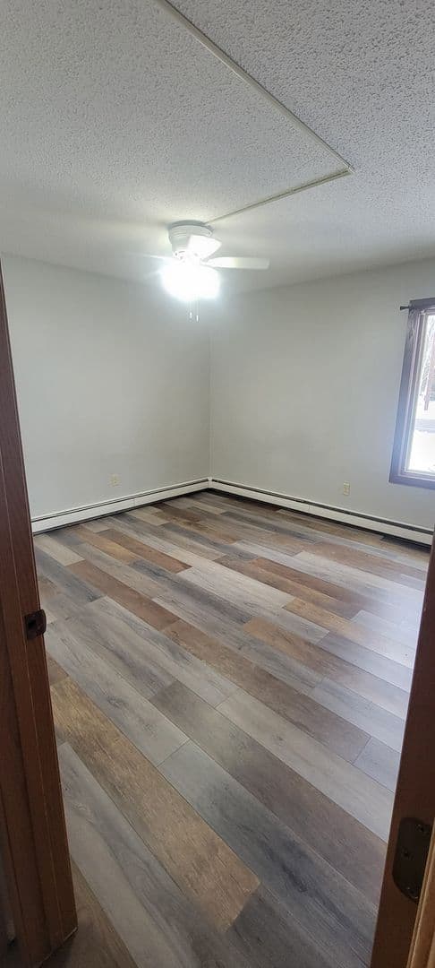 Renville Apartment: 419 & 427 Bryant Ave